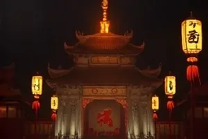 星轨之外剧中环形空间站绕行行星的画面